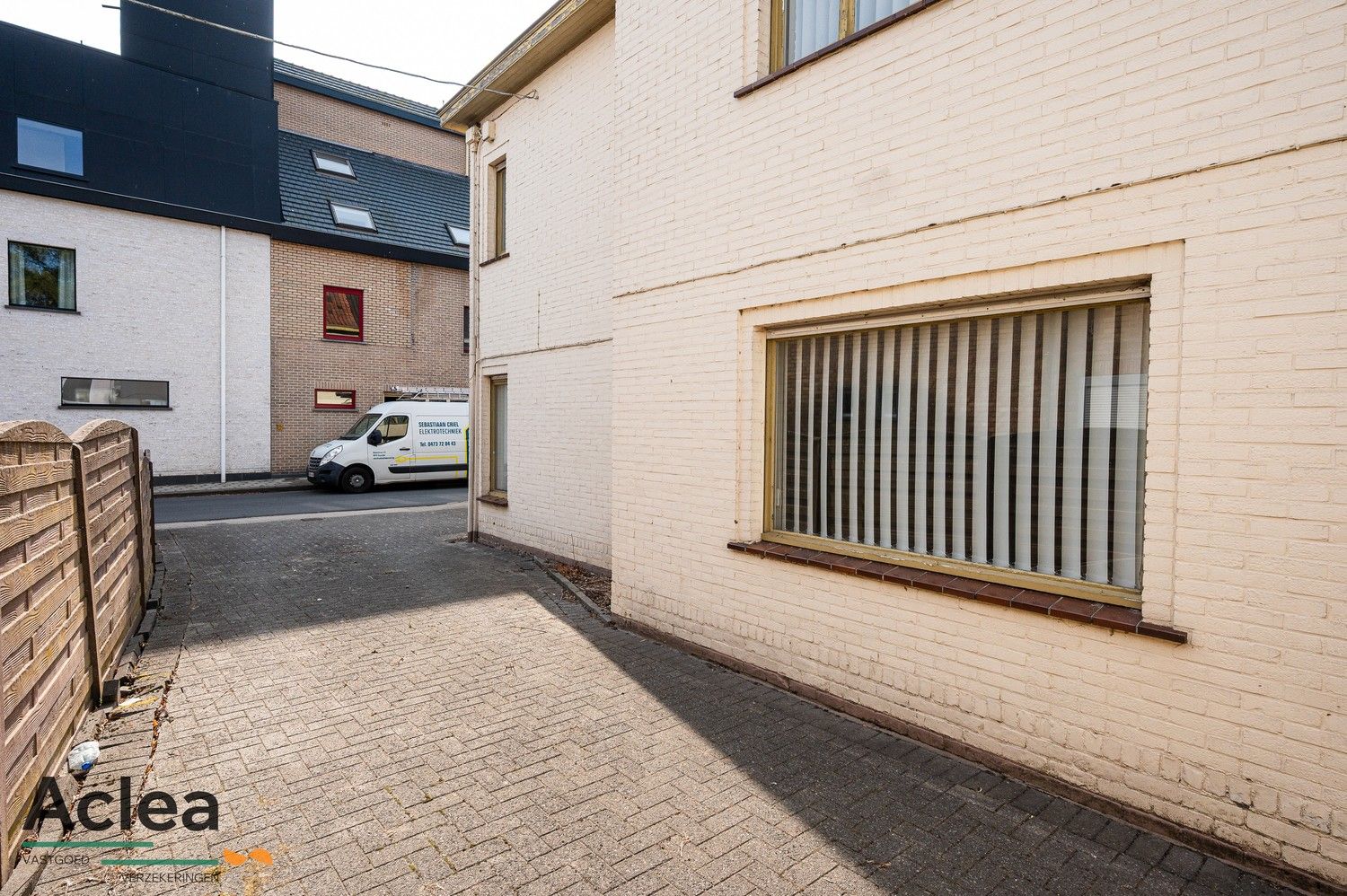 Te renoveren woning met grote magazijnruimte en veel potentieel foto 5