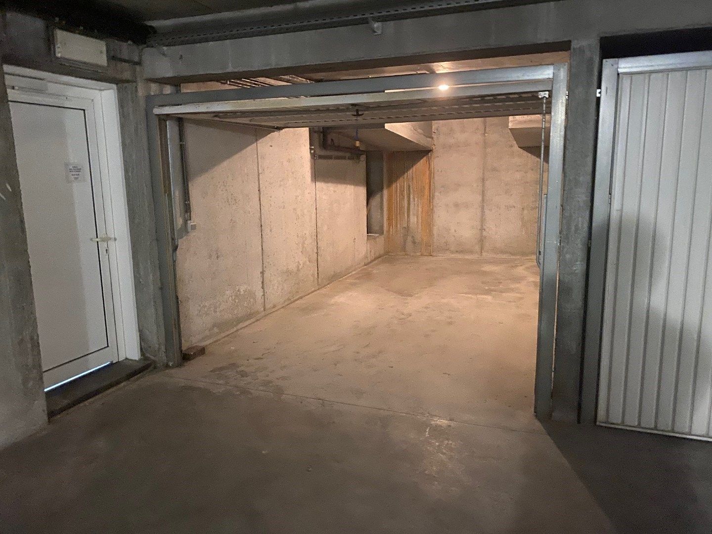 Garagebox TE HUUR centrum Waregem! foto 4