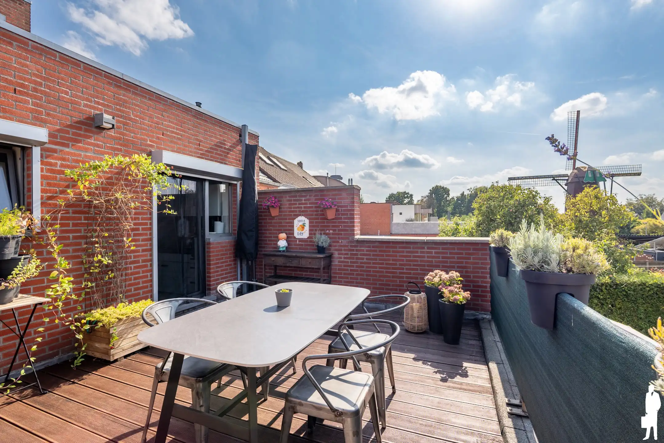 Uitstekend ruim appartement met 2 grote slaapkamers en terras foto {{pictureIndex}}