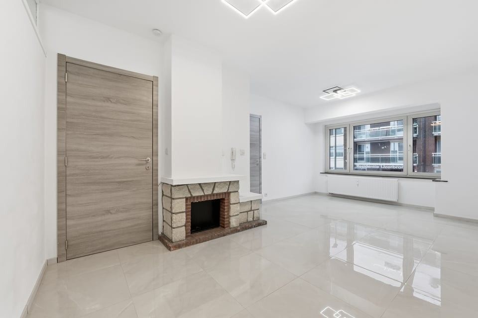 INSTAPKLAAR APPARTEMENT MET 2 SLAAPKAMERS OP TOPLOCATIE - VOLLEDIG GERENOVEERD IN 2025 foto {{pictureIndex}}