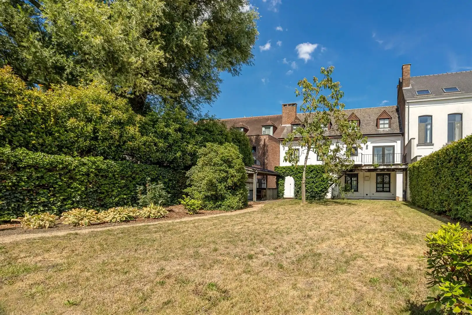 Handelsglkvl. met woonst en mooie tuin! foto 2