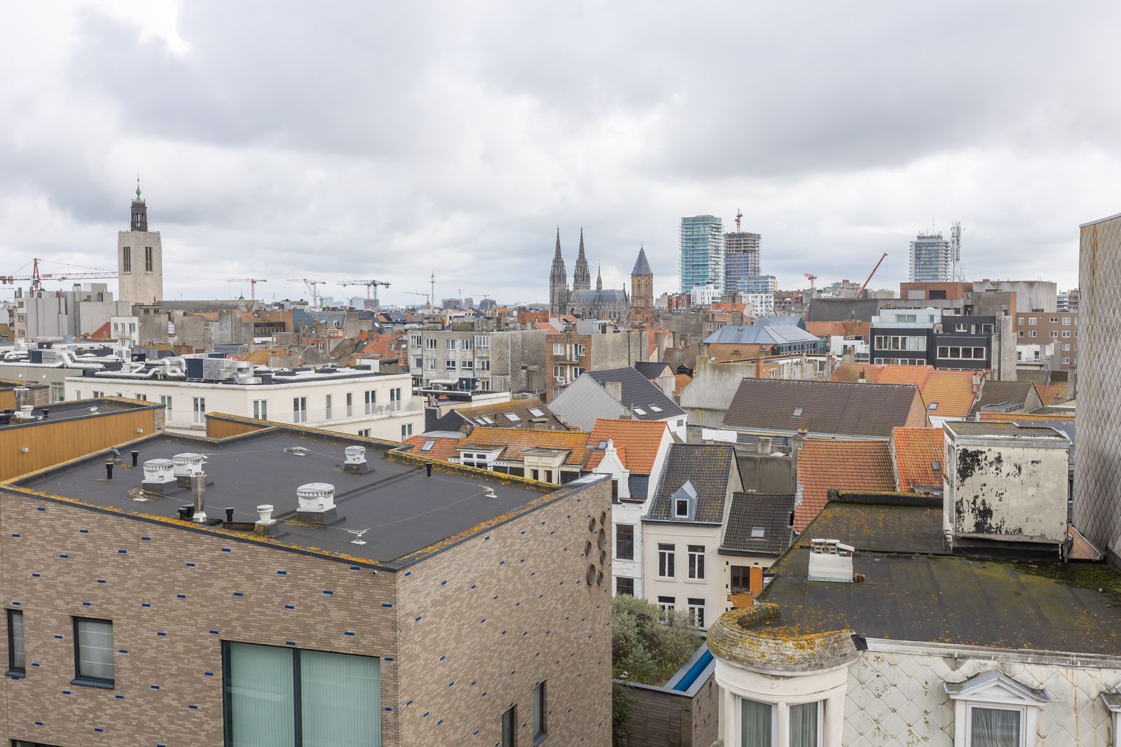 Op te frissen appartement met 2 slpk in hartje centrum, nabij het strand foto 3