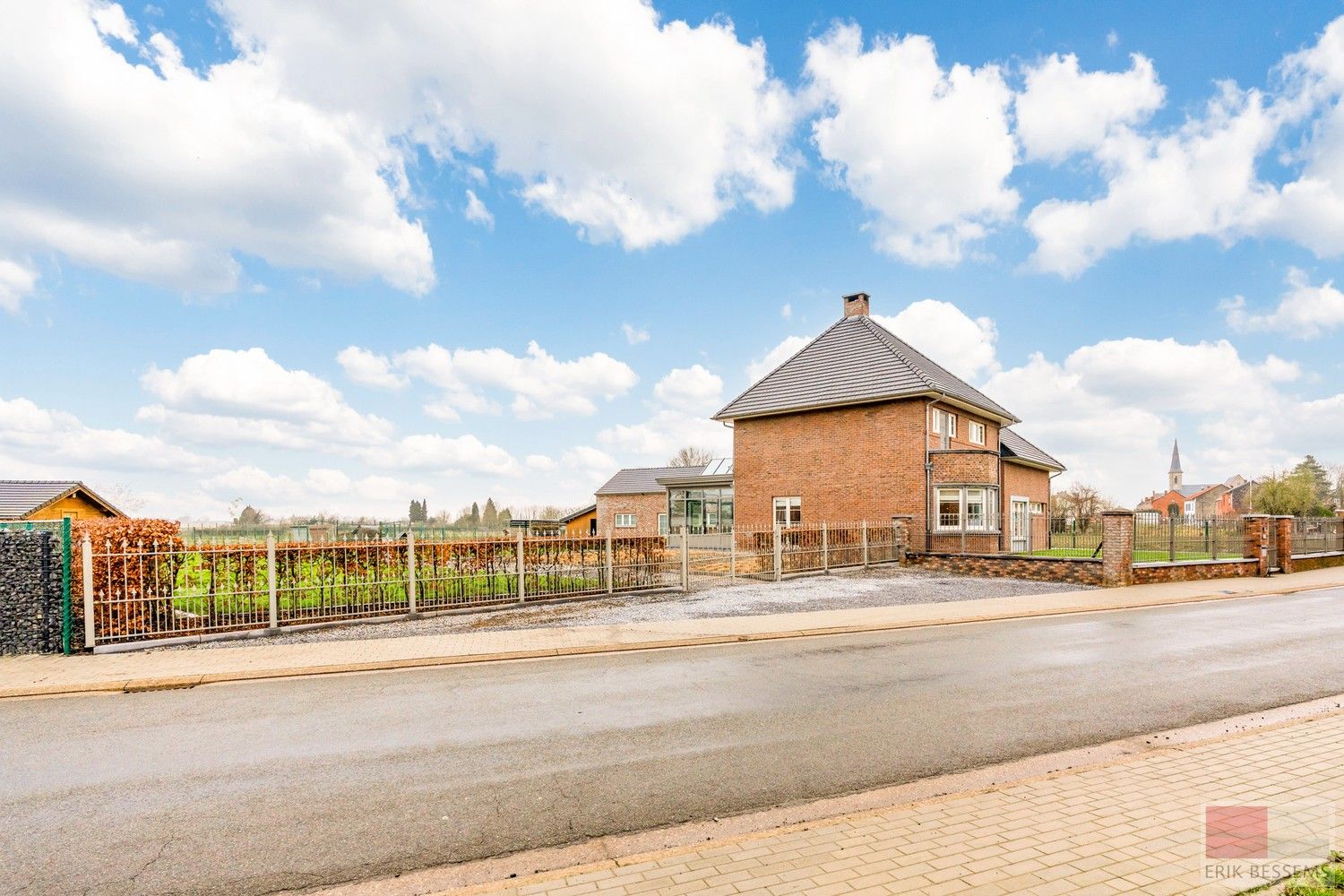 Deze ruime landelijk gelegen woning, met een woonoppervlakte van circa 287 m² en gelegen op een perceel van 3969 m², is voorzien van alle moderne comfort. foto 29