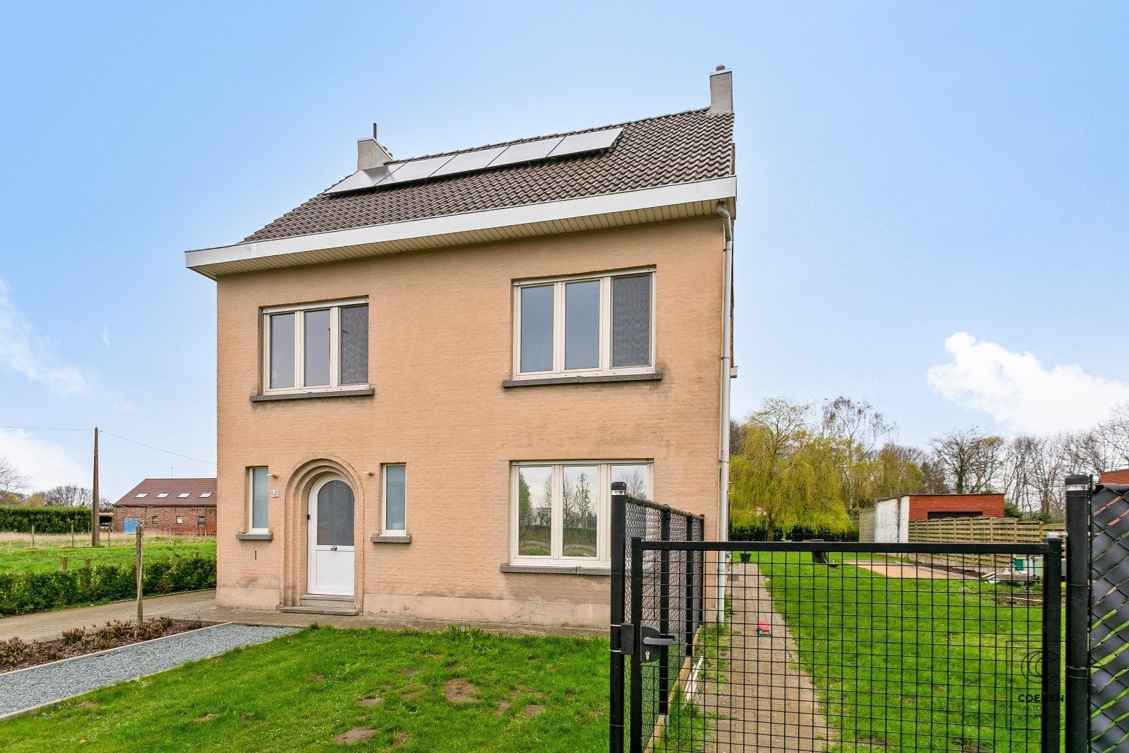 Instapklare woning met praktijkruimte én bouwgrond in Wommelgem. 4-5 slaapkamers, tuin, zonnepanelen en garage. foto 32