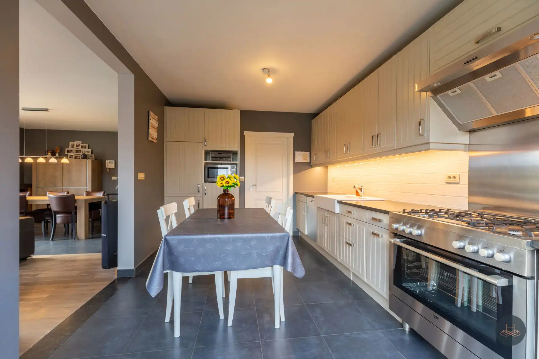 Instapklare gezinswoning met leuke tuin foto 12