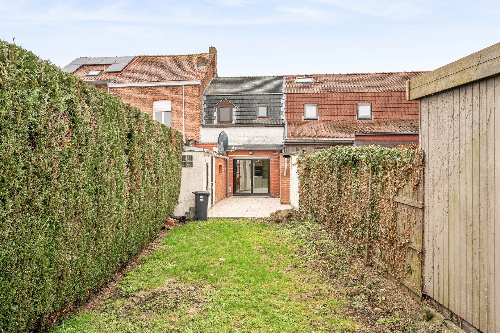 Te renoveren woning met 2 slaapkamers en zonnige tuin in Mesen foto 9
