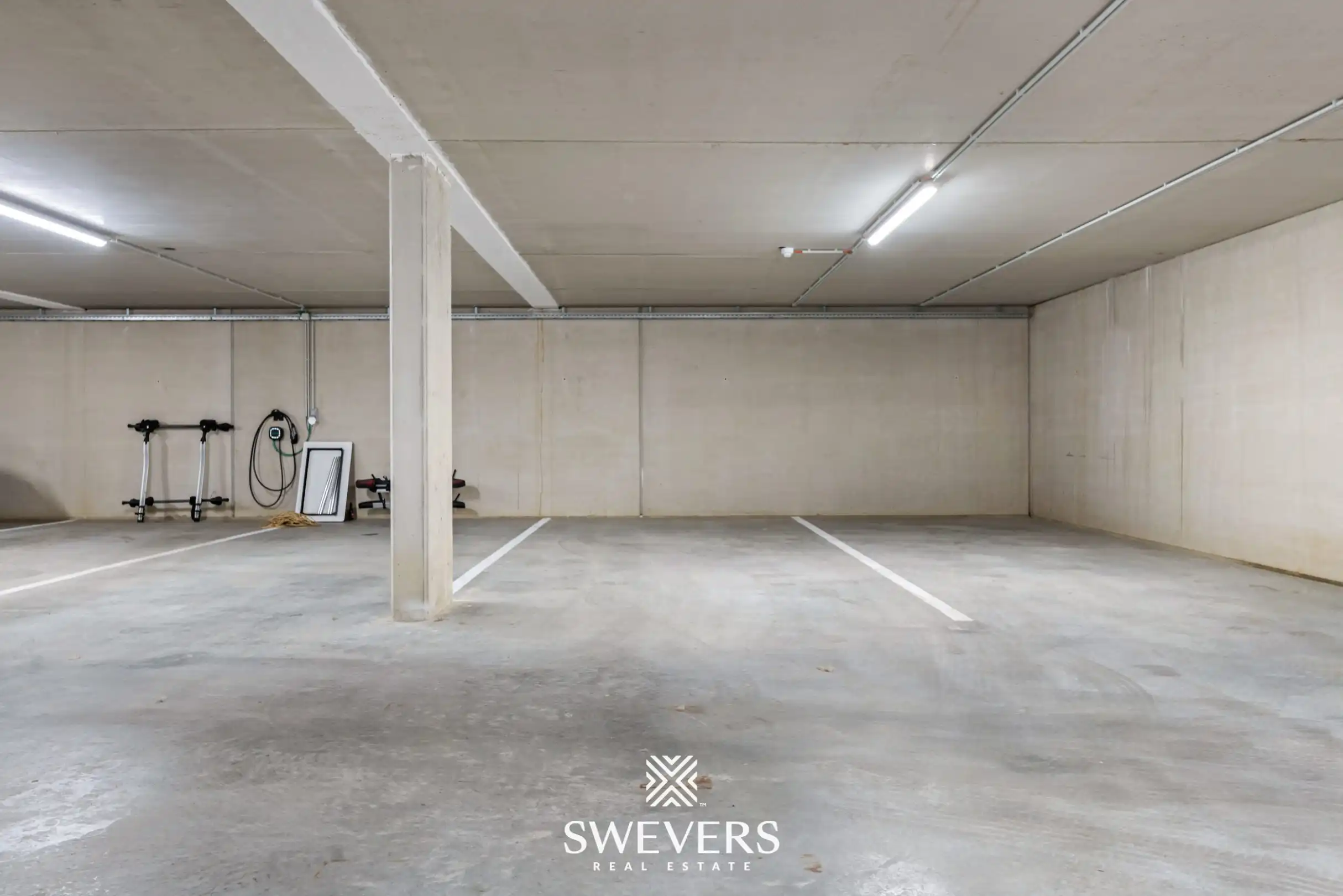 Recent 2-slaapkamerappartement met ruim terras en parking foto 22