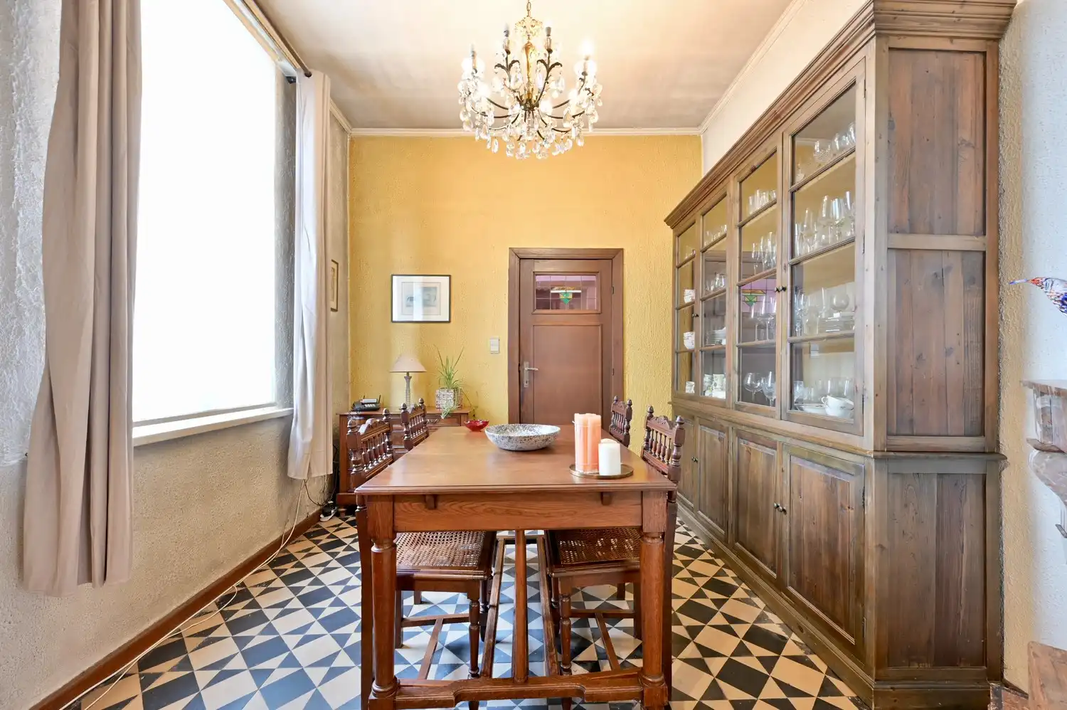 Statige woning met karakter, ruimte en tal van mogelijkheden foto 6