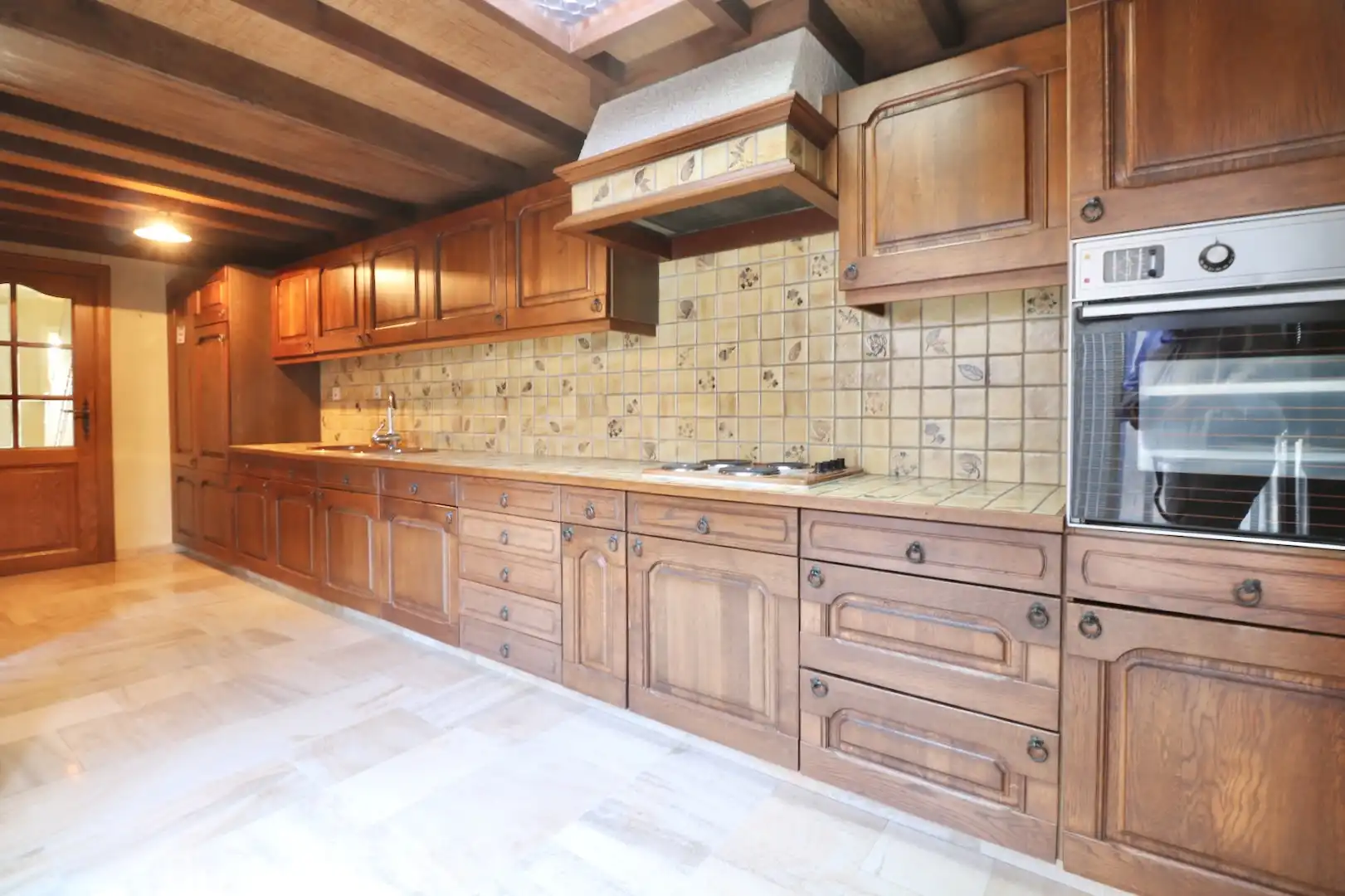 Goed onderhouden woning met tuin en garage in centrum Aalbeke. foto 4