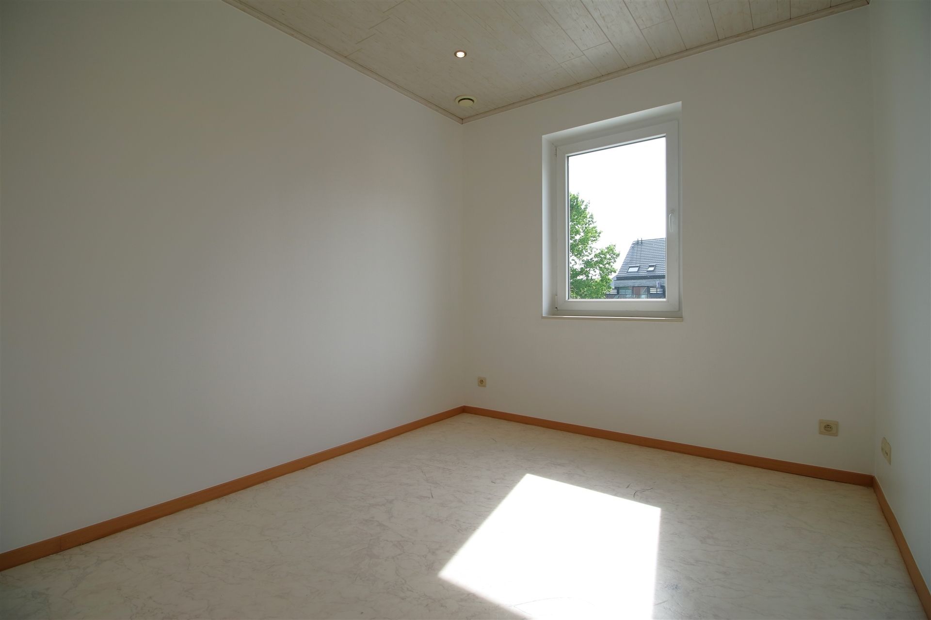 Woning met 4-5 slpk, tuin en garage foto 12