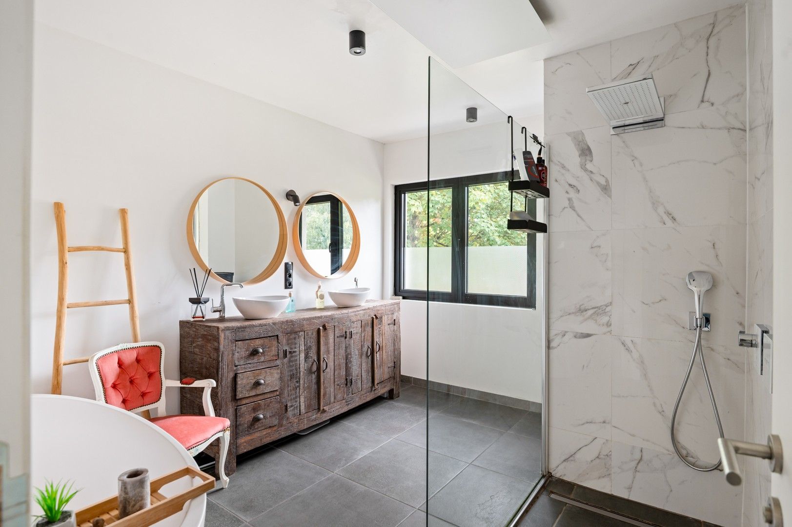 Moderne instapklare woning, perceel van 1102m² op topligging foto 14