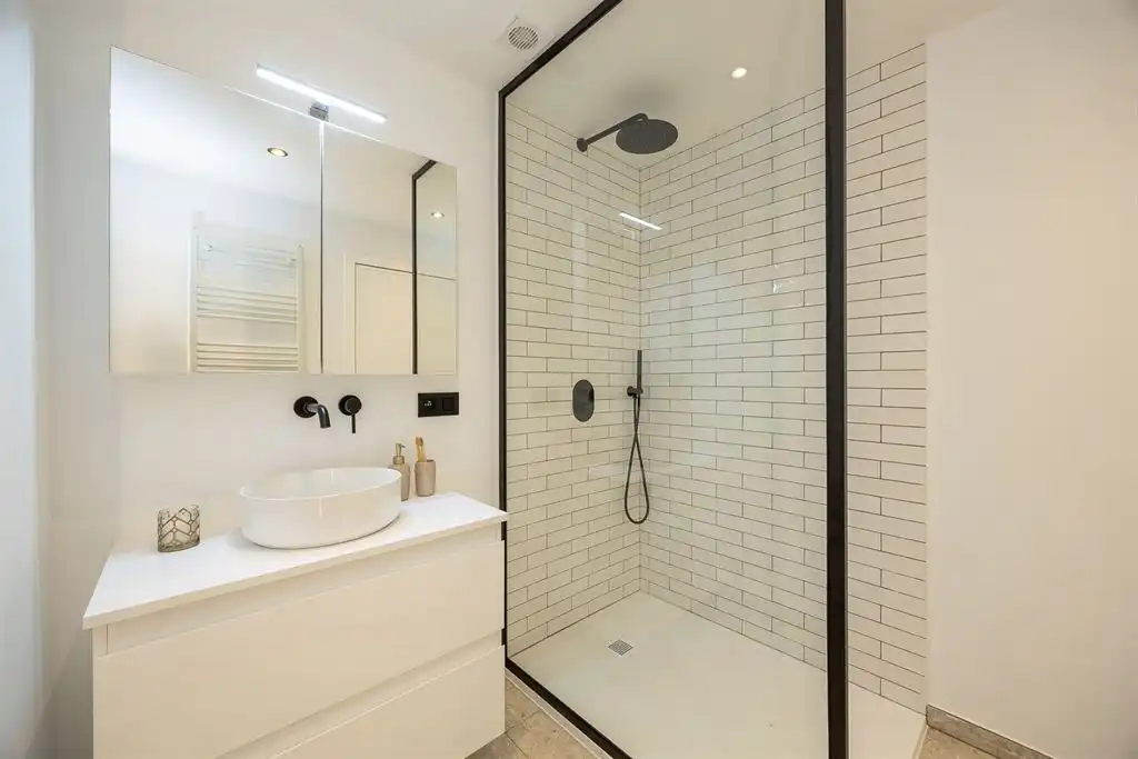 Volledig gerenoveerd appartement met terrasje foto 11