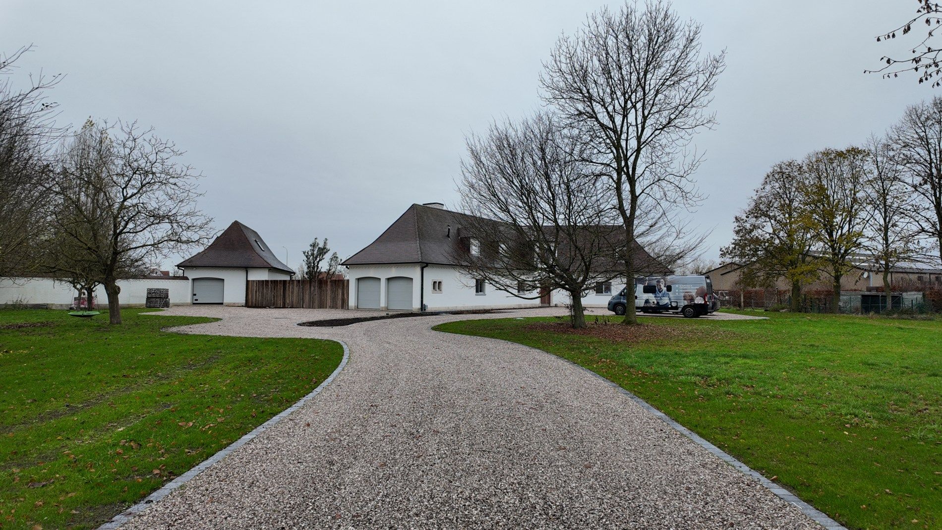 Prachtige landelijke villa met zwemvijver en paardenfaciliteiten 13.459m² foto 2