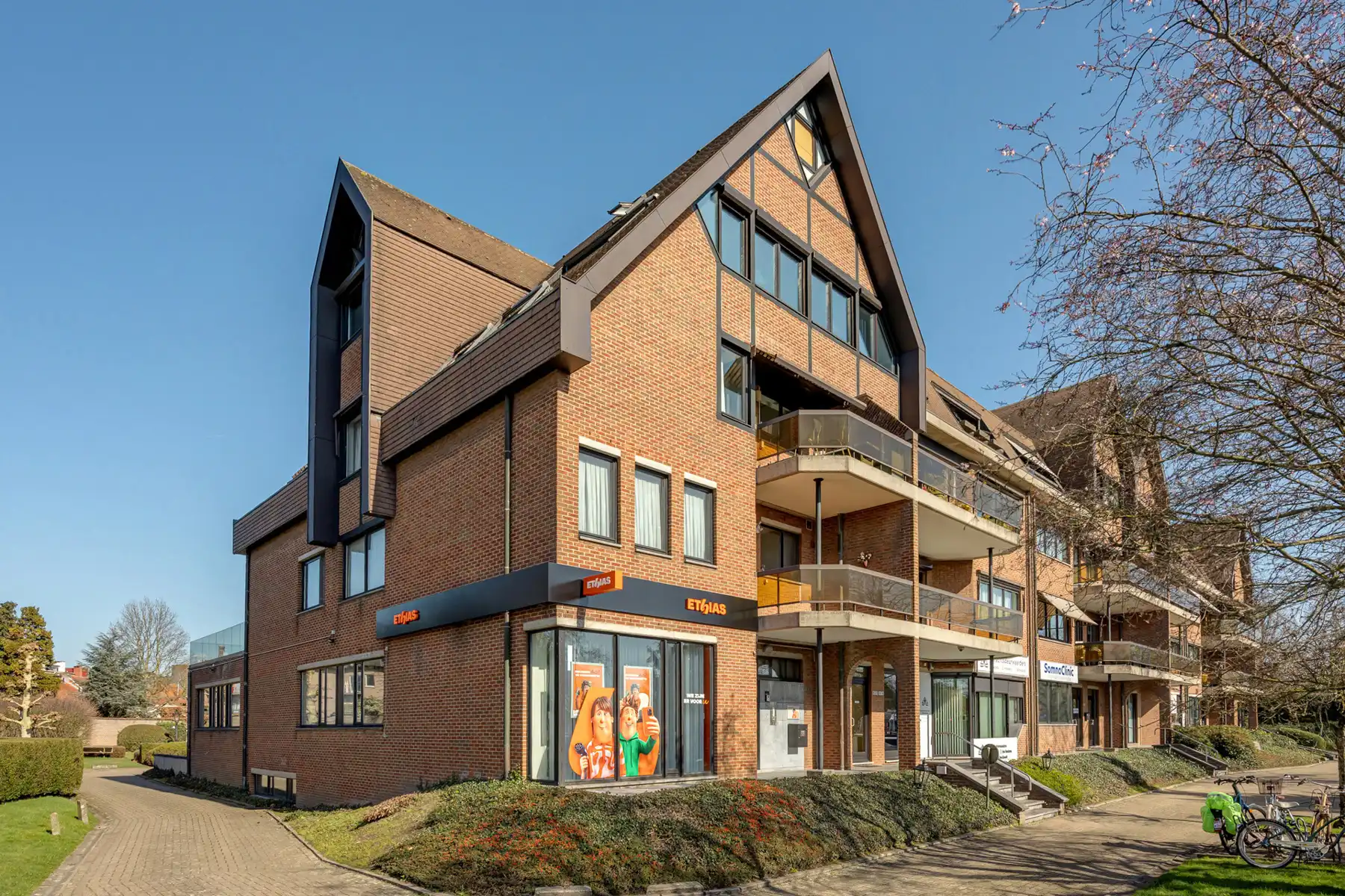 Ruim 2-slaapkamerappartement met lift, 2 terrassen en garage. foto {{pictureIndex}}