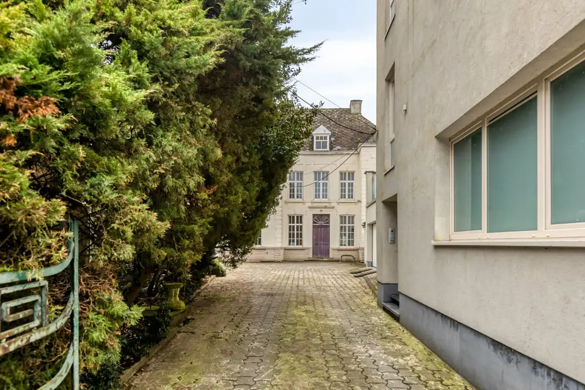 Statig herenhuis in het hart van Brakel foto 20