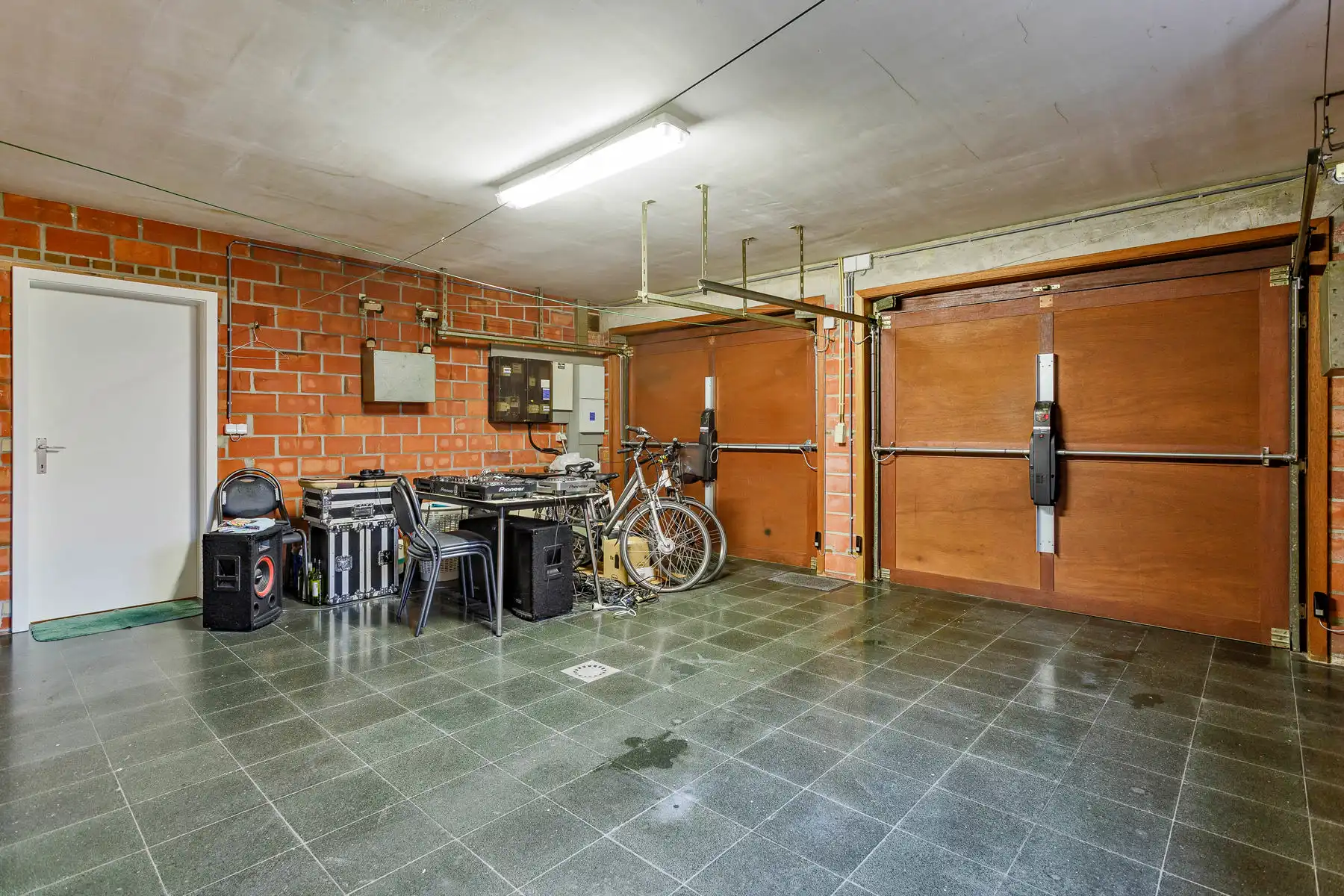 Gelijkvloerse gezinswoning met 4 slaapkamers en grote tuin foto 14