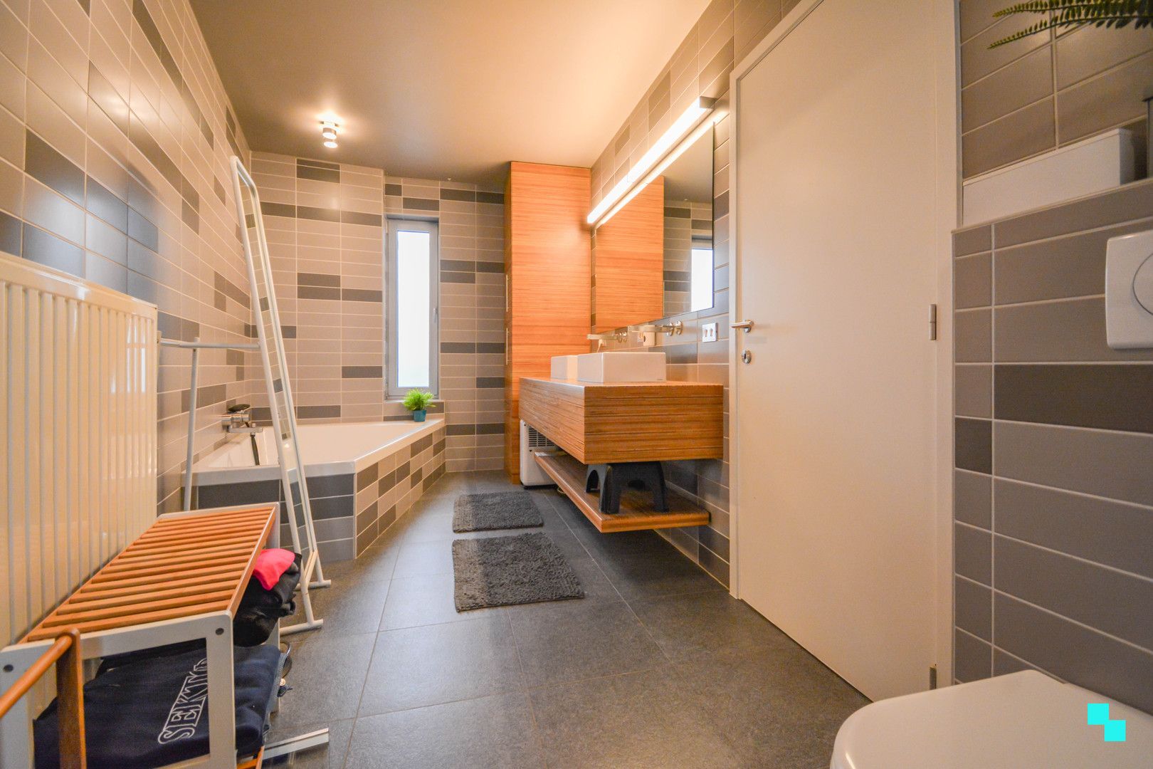 Bijzonder lichtrijke, moderne woning met zwembad te Izegem foto 27
