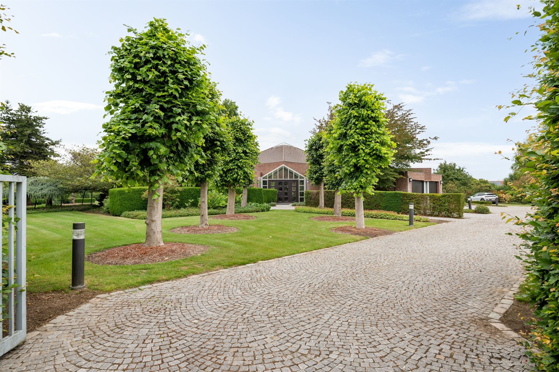 PRACHTIGE VILLA TE KOOP IN EEN OASE VAN GROEN foto 2
