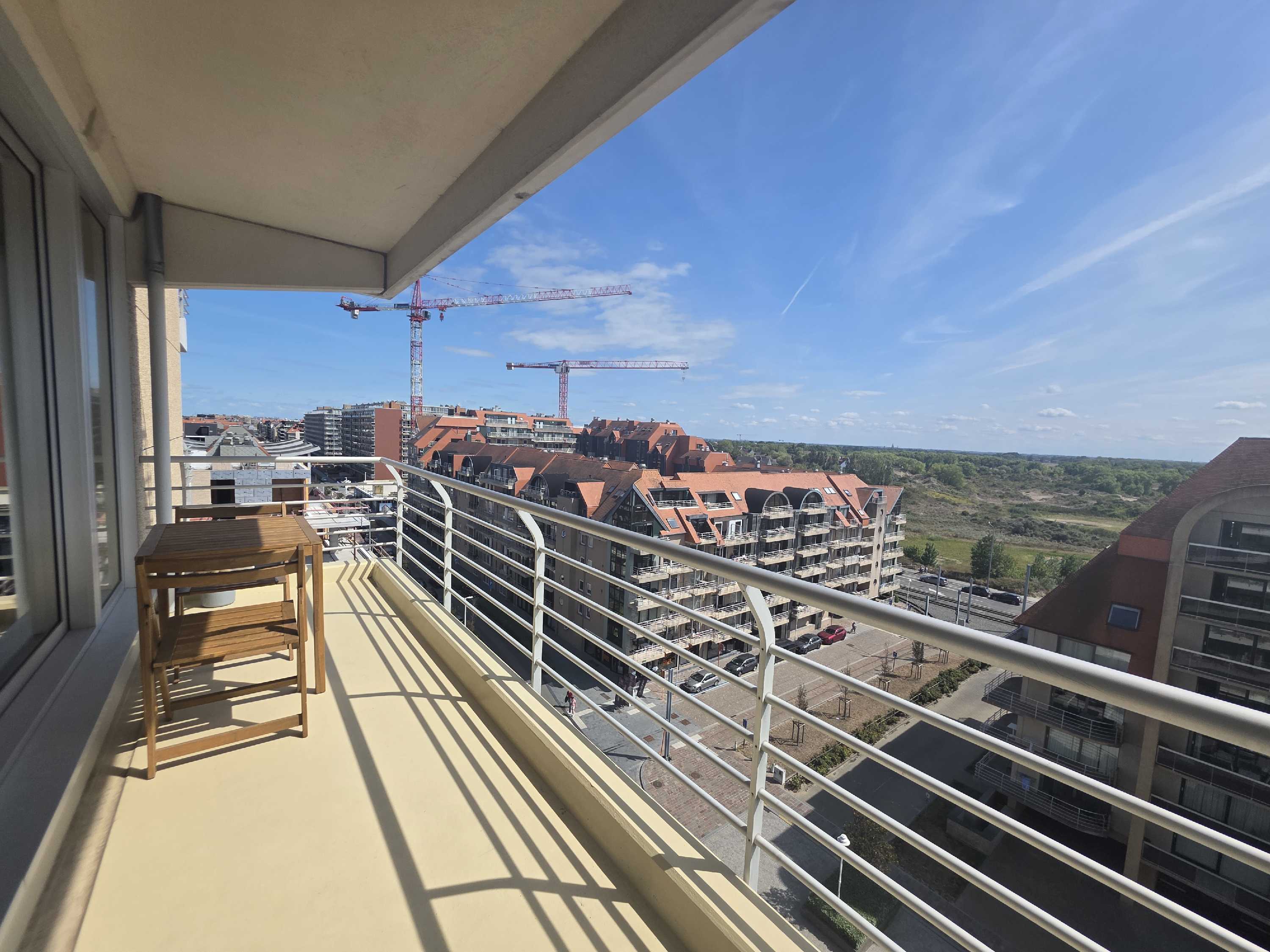 Hoekappartement met lateraal zeezicht in Nieuwpoort foto {{pictureIndex}}