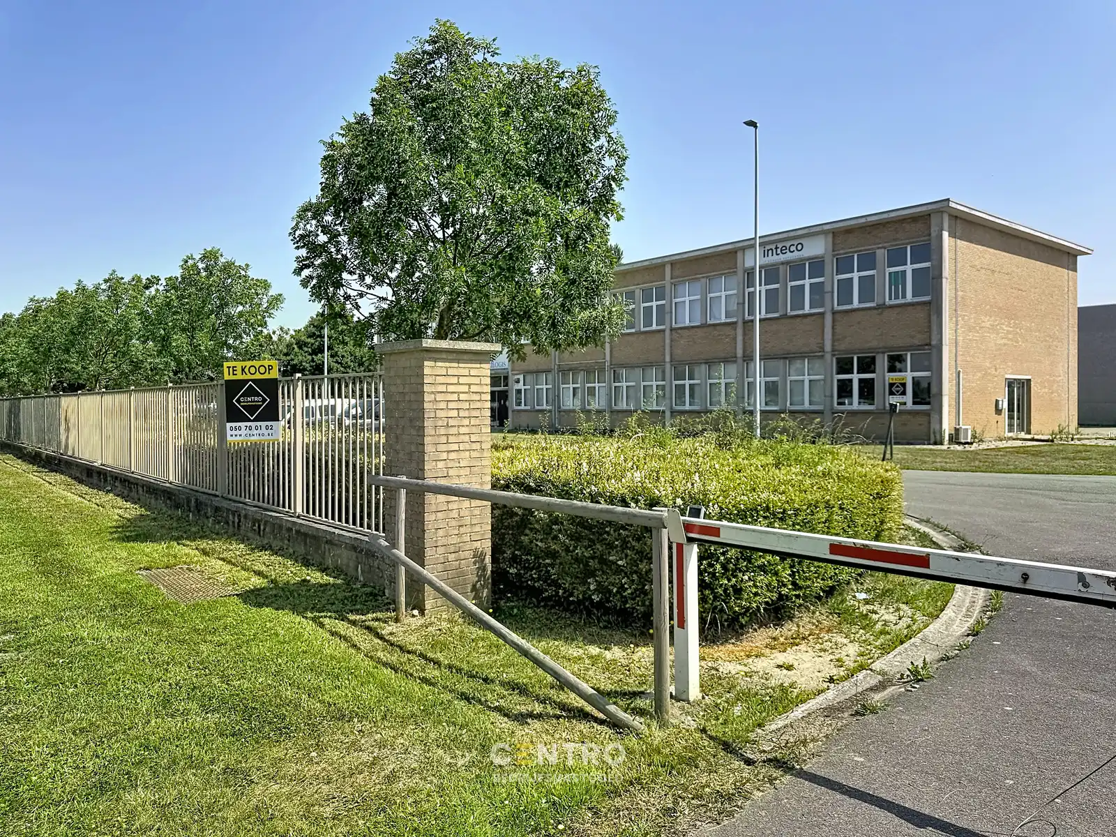 Instapklare opslagruimte (2 sectionaalpoorten) met kantoor! foto 2