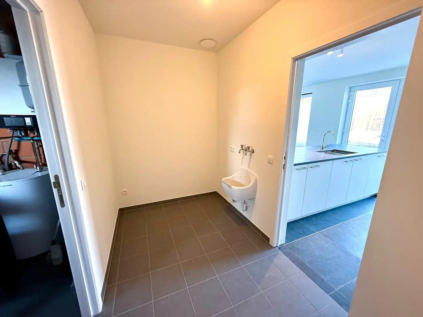 Volledig nieuwbouw, verrassend ruime en lichtrijke gezinswoning met 3 slaapkamers foto 31