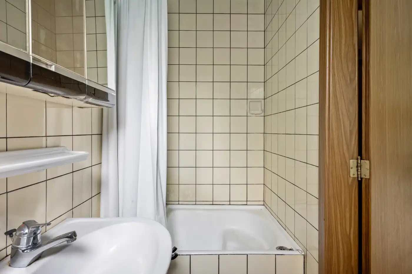 Te renoveren woning met 3 à 4 slpk. en inpandige garage foto 9