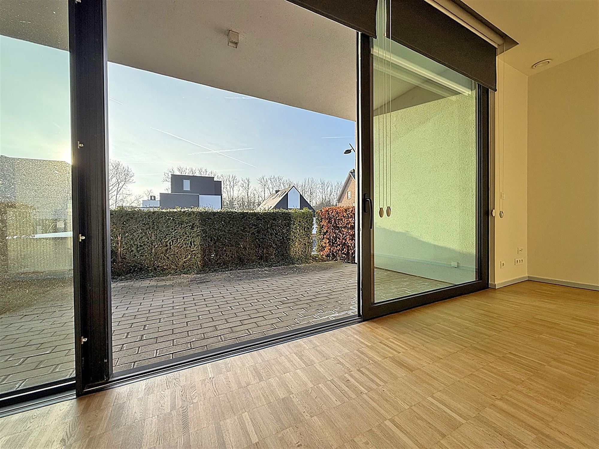 INSTAPKLAAR gelijkvloers APPARTEMENT met 1 slaapkamer, garage, buitenstaanplaats en terras foto 8