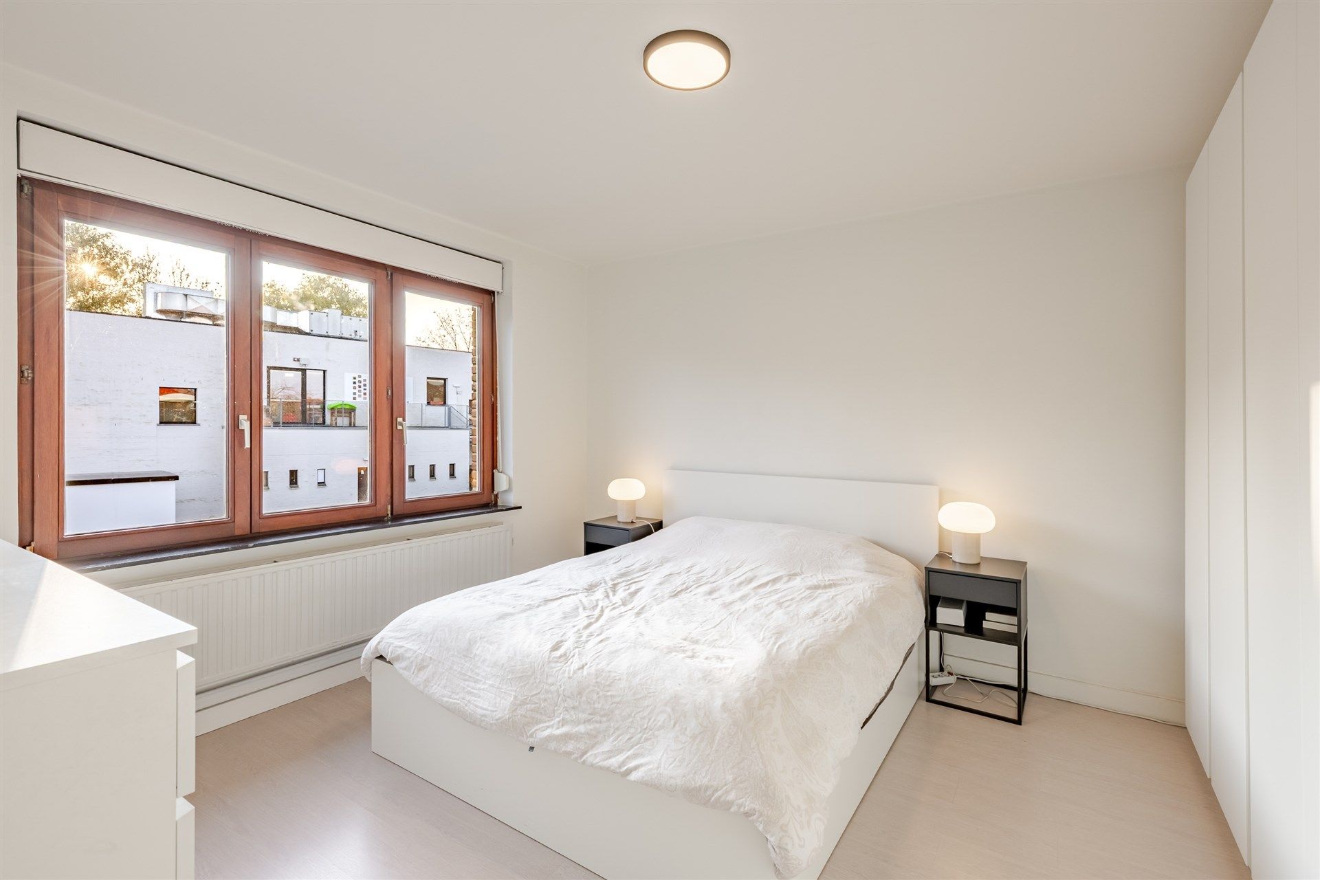 Instapklare woning met 2 slks, tuin en achteruitweg foto 10