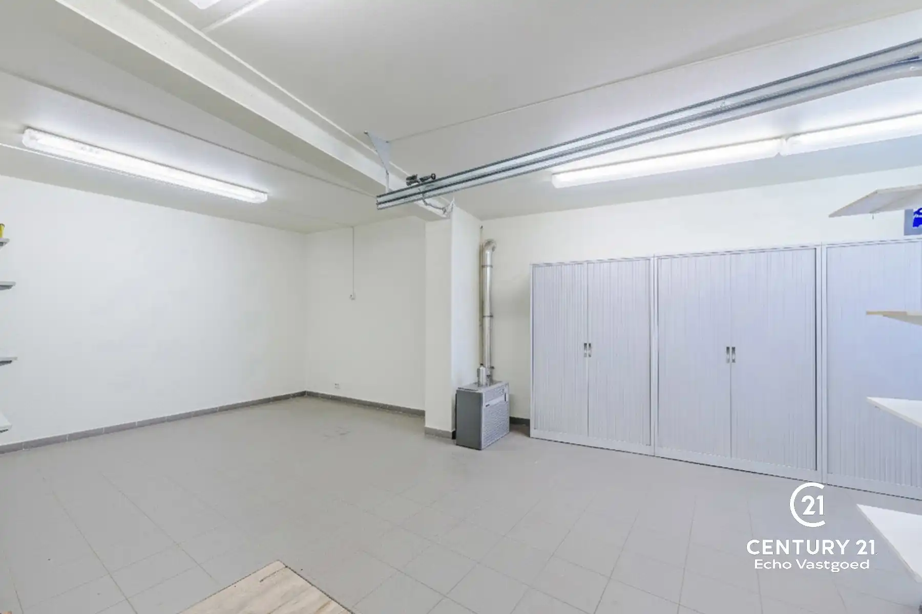 Topgelegen handelspand met magazijn en privatieve parking foto 6