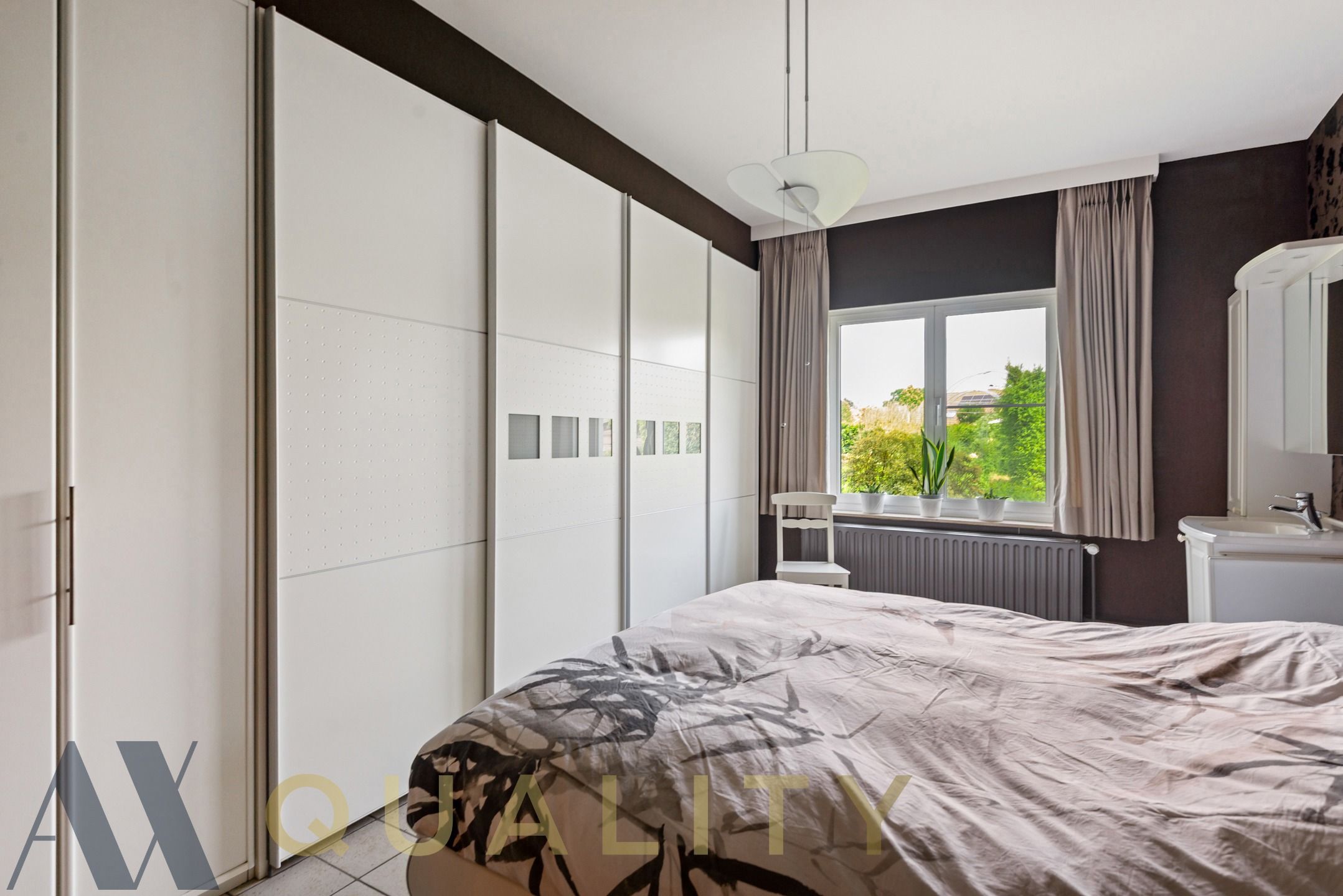 Instapklare villa/bungalow op ruim perceel van +/- 30 are. Met mogelh. tot aankoop van een aanpalende kantoorruimte. foto 11