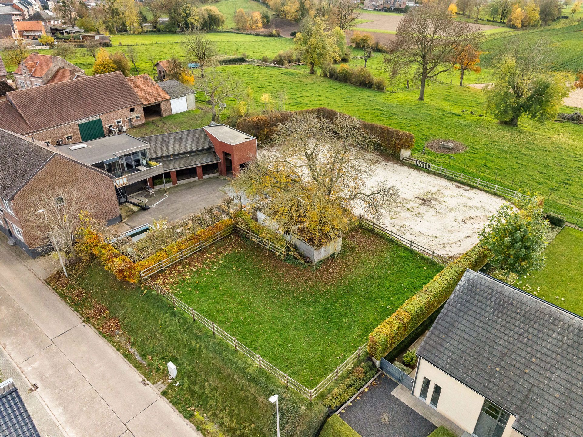 Woning met paardenweide en -piste/bouwgrond op 22a10ca  foto 37