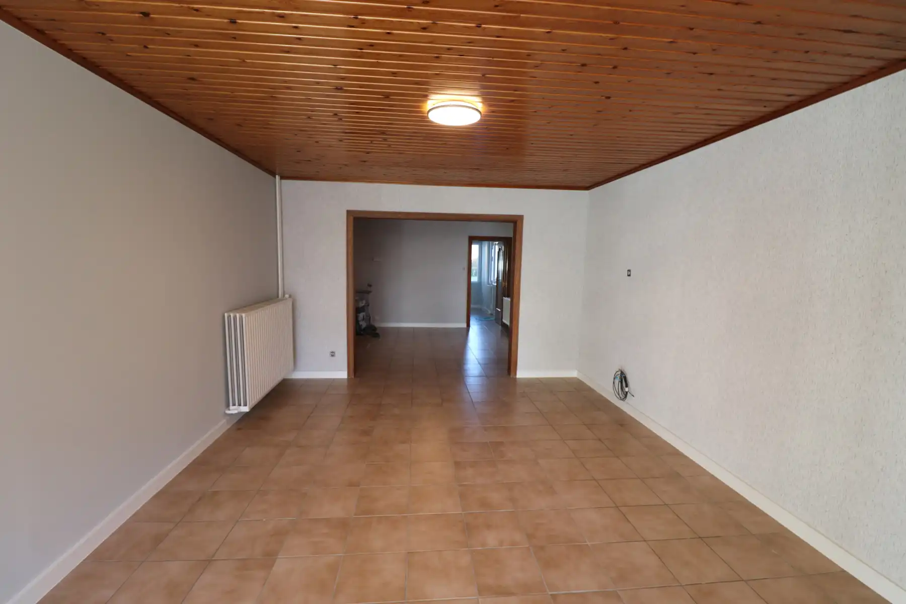 Ruime gezinswoning met terras en tuin foto 2