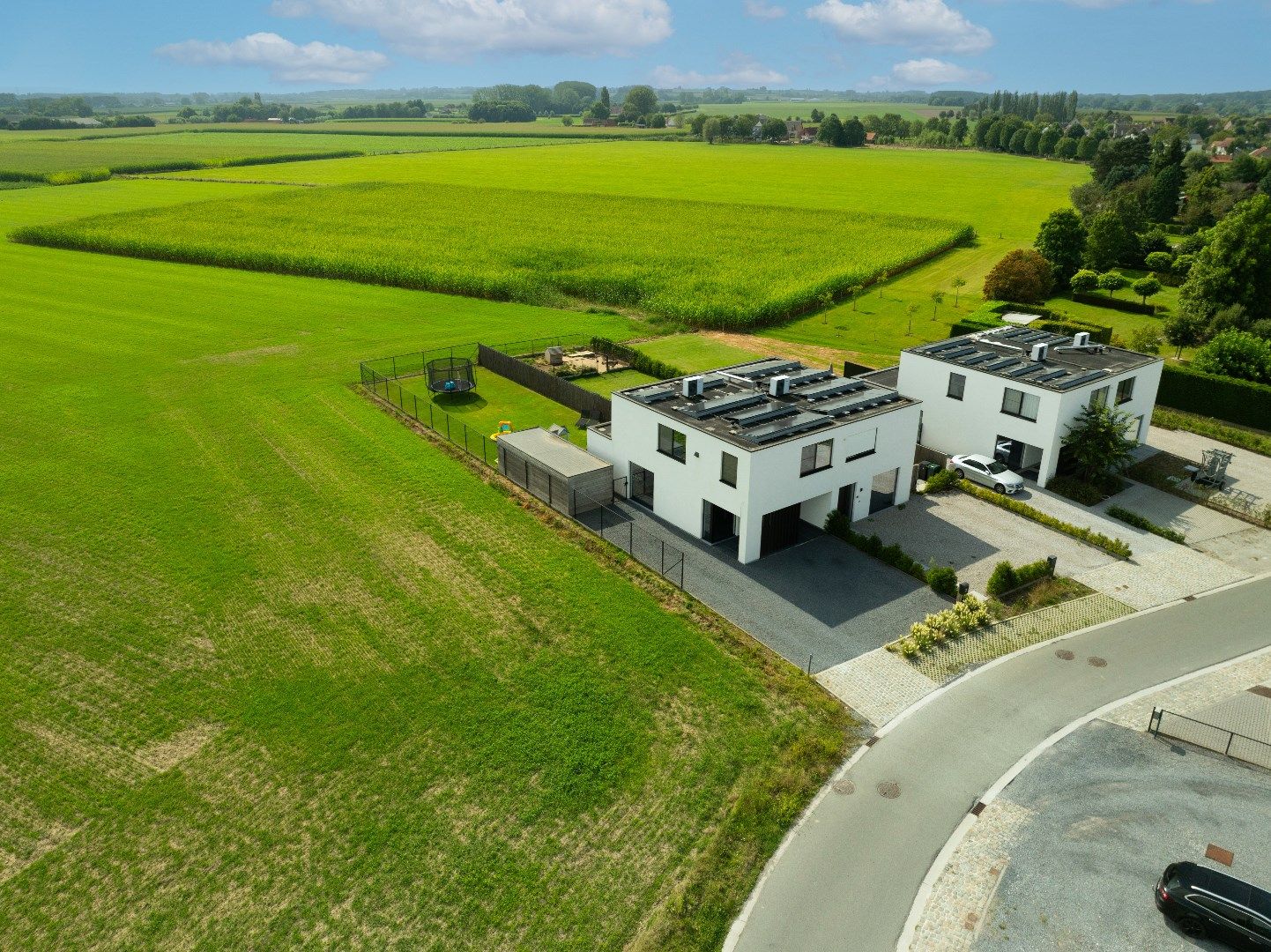 Uitzonderlijke halfopen woning met landelijk verzicht foto 1