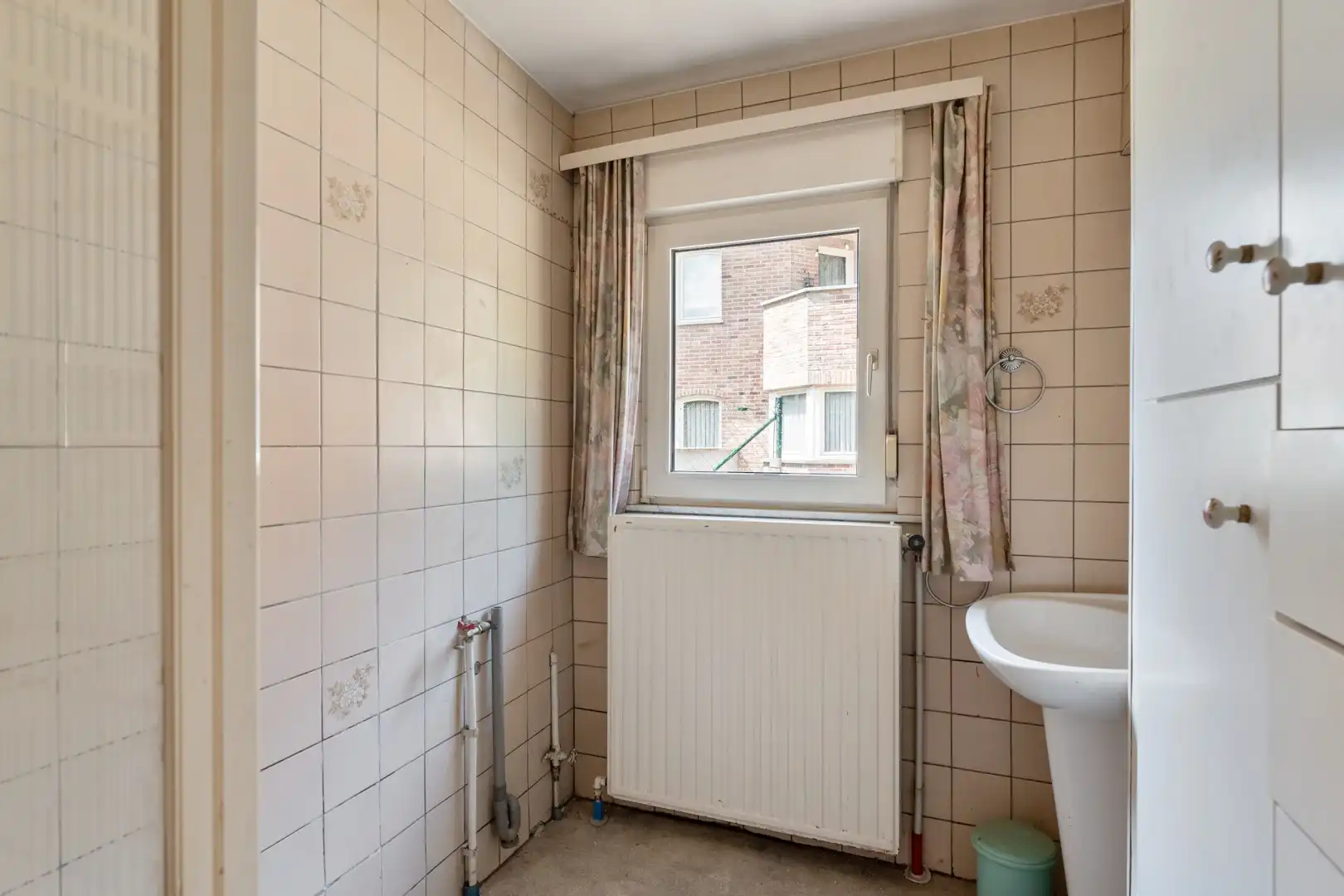 Op te frissen woning met 4 slaapkamers in Genk (Bret) foto 12