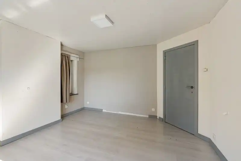 Rustig gelegen gezinswoning met aanpalend een groot bijgebouw op een perceel 9are foto 22