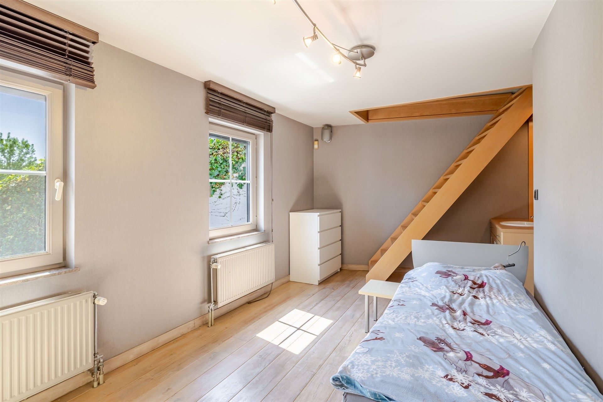 Bijzonder ruime woning met 3 slks en zwembad in Wetteren foto 14