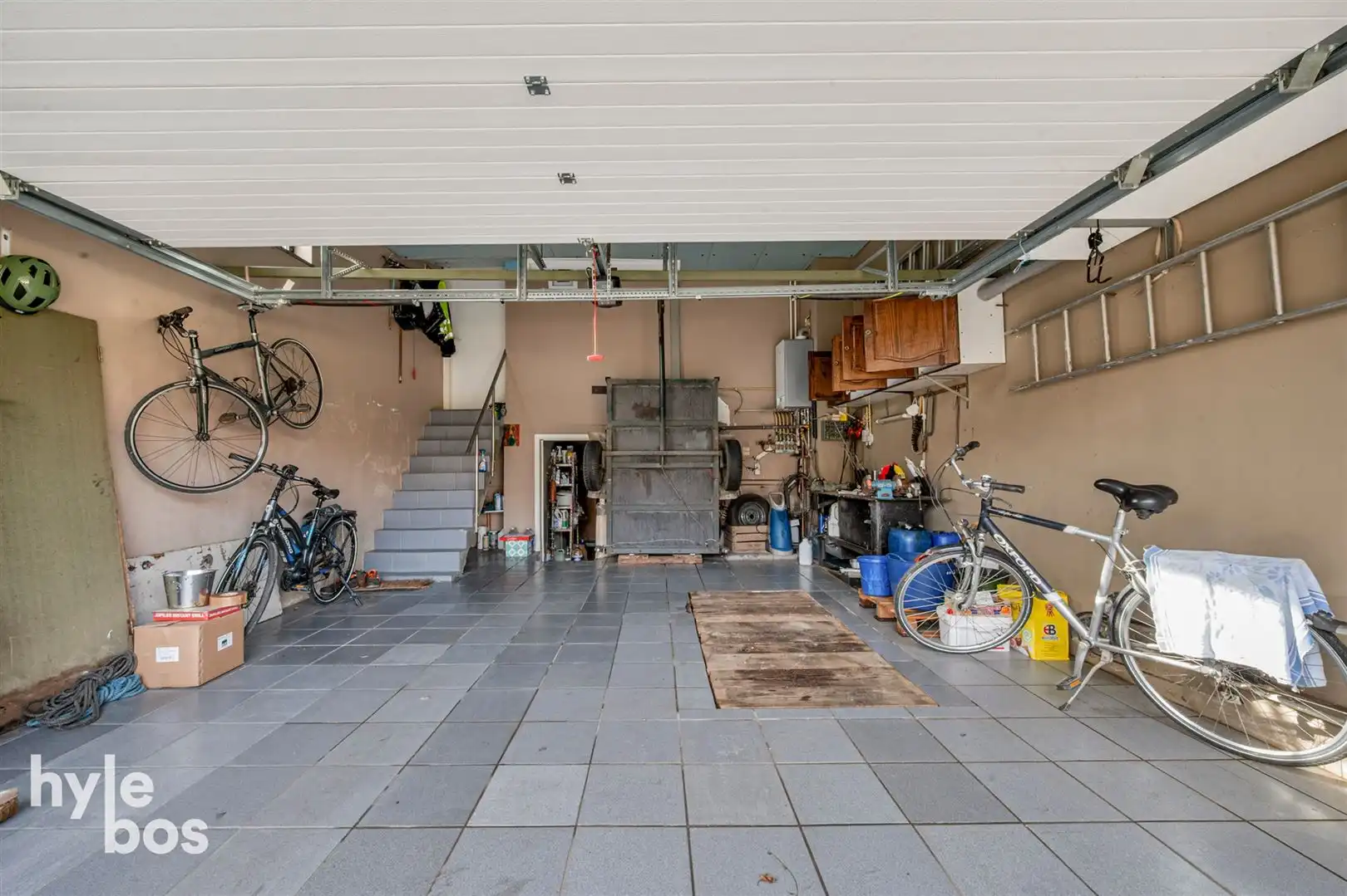 Ruime open bebouwing met 4 slaapkamers, garage en tuin in zeer rustige ligging foto 22