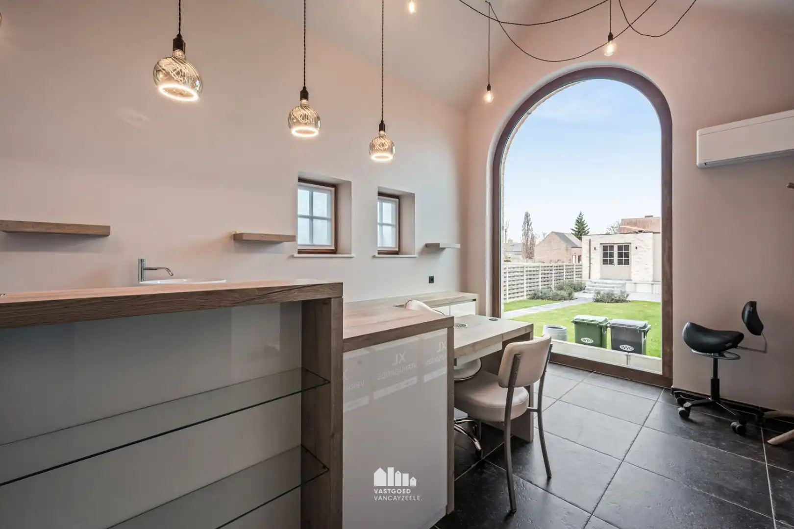 Instapklare, energiezuinige woning met tuin en dubbele garage in hartje Voormezele foto 16