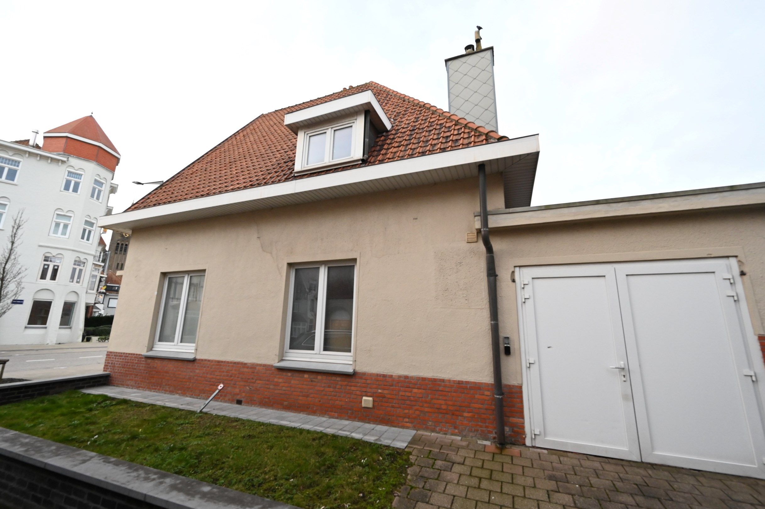 Alleenstaande charmante villa met 6 slaapkamers gelegen midden in het hartje van Duinberge foto 5