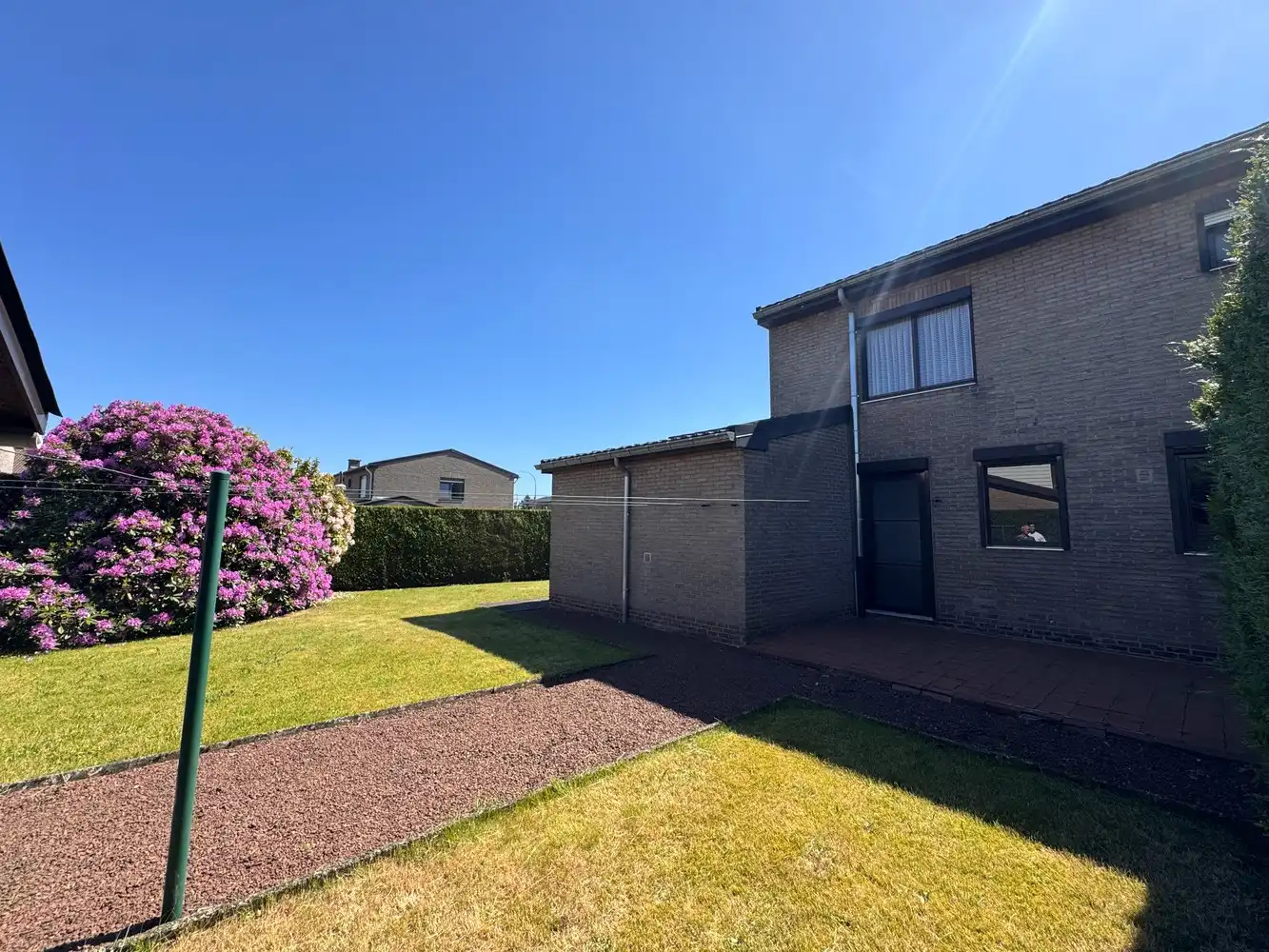 Gezinswoning met 3 slaapkamers, garage en tuin op 428 m² foto 15