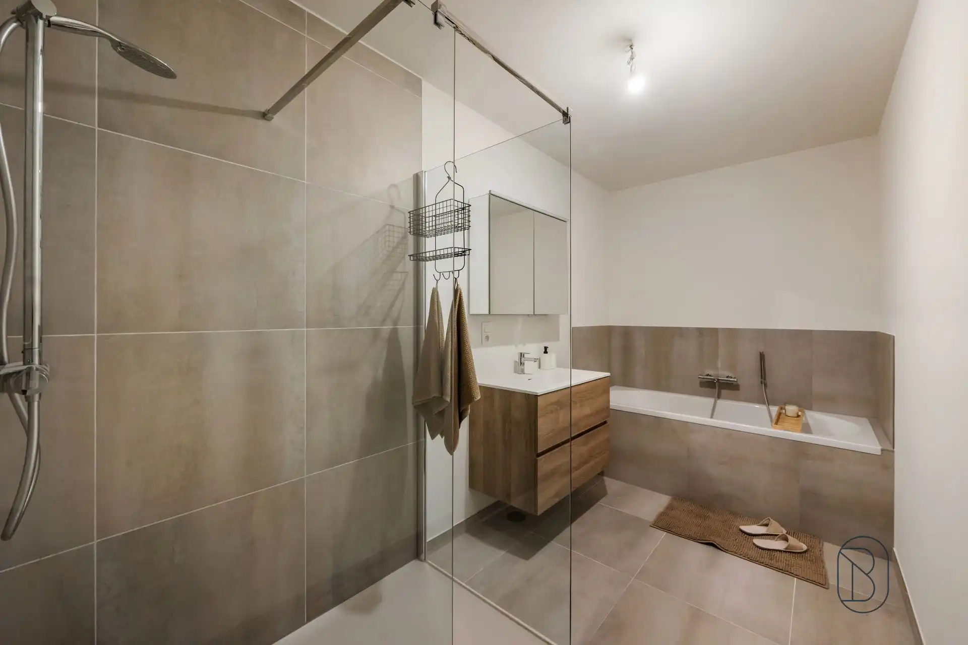 Kwalitatieve moderne energiezuinige luxe-woning met tuin. foto 19