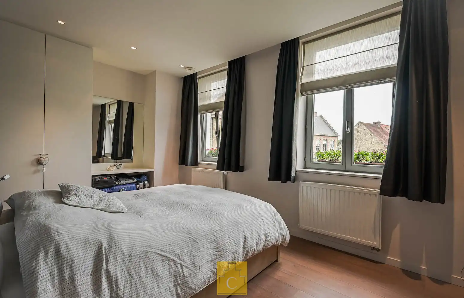 Een woning waar karakter en hedendaagse architectuur elkaar perfect aanvullen. foto 27