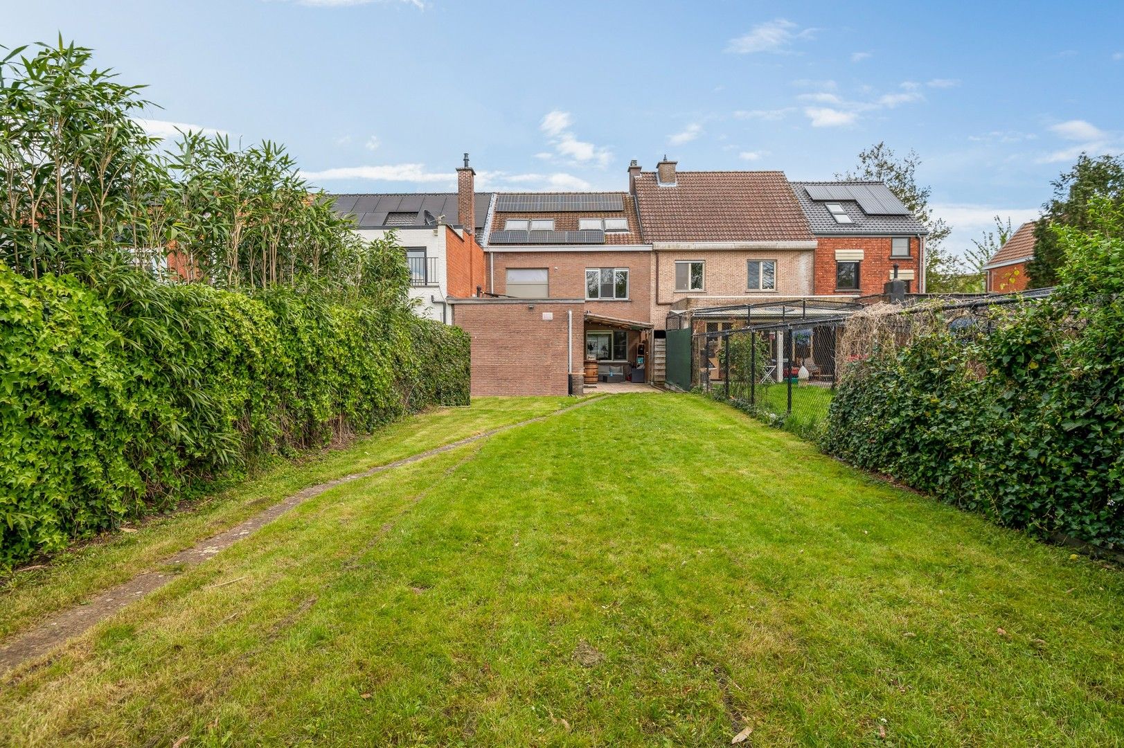 Pareltje in Brasschaat met 4 slaapkamers en ZW-tuin. foto 15