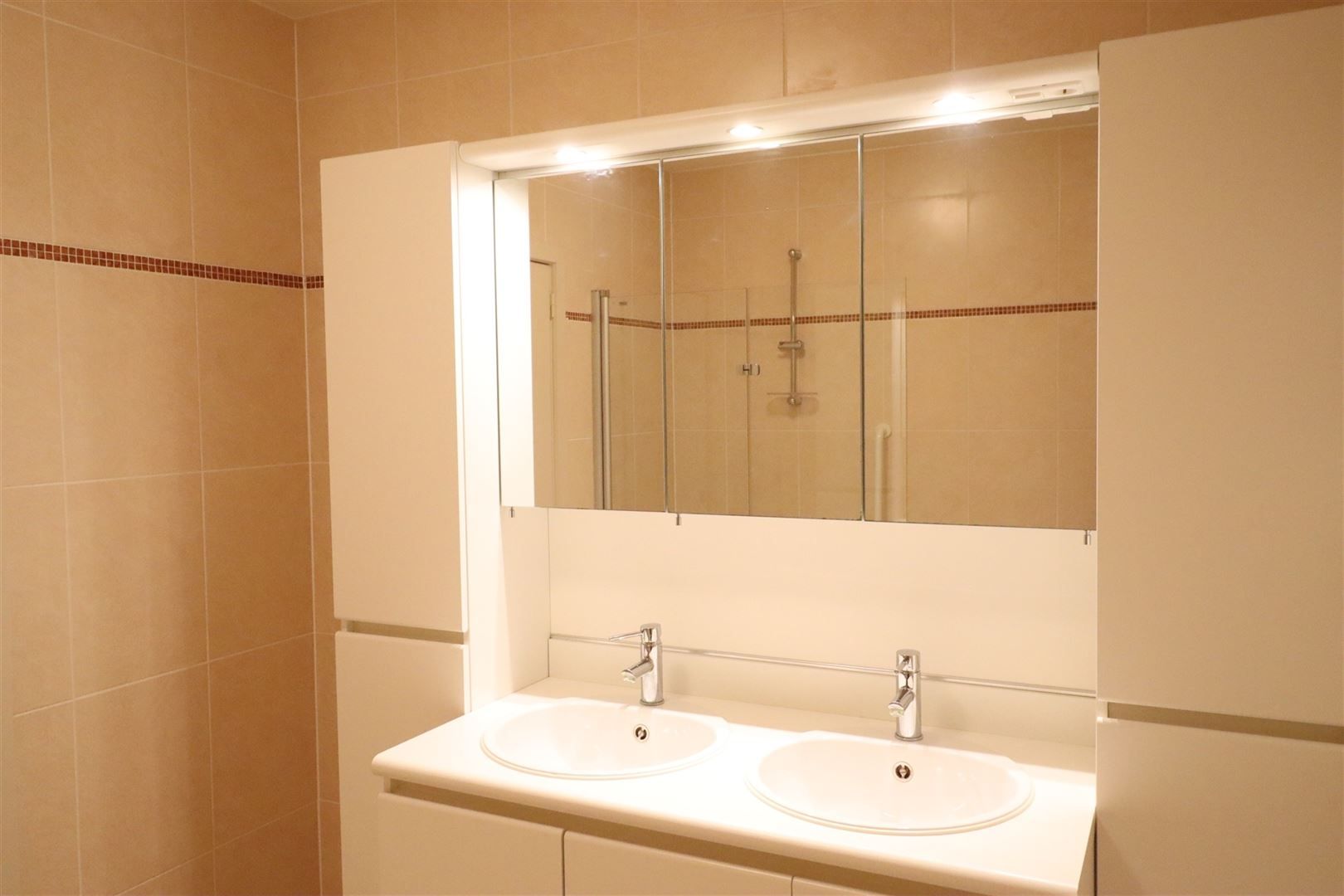 Twee slaapkamer app met terras!  foto 11