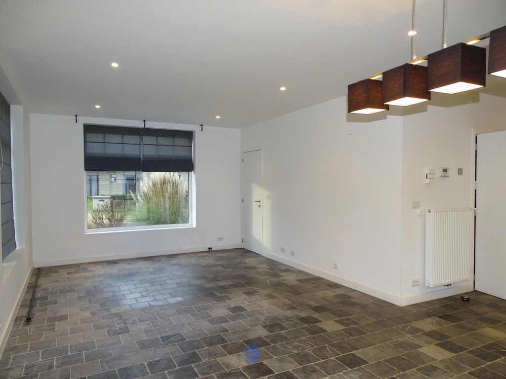 Recente alleenstaande woning met 5 slaapkamers. foto 5