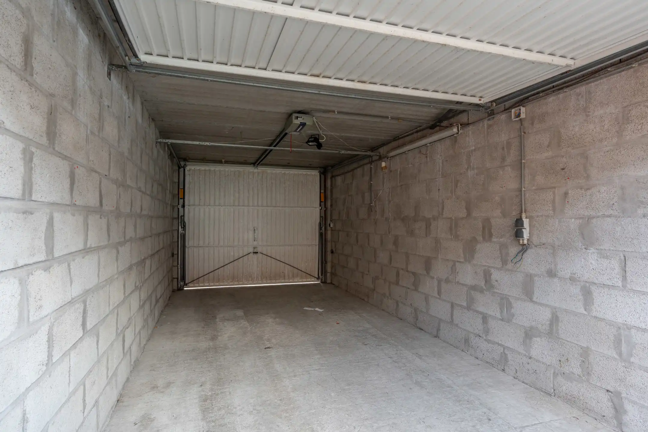 Voormalige winkel met garage, mogelijkheid tot 3 slpk woning foto 27