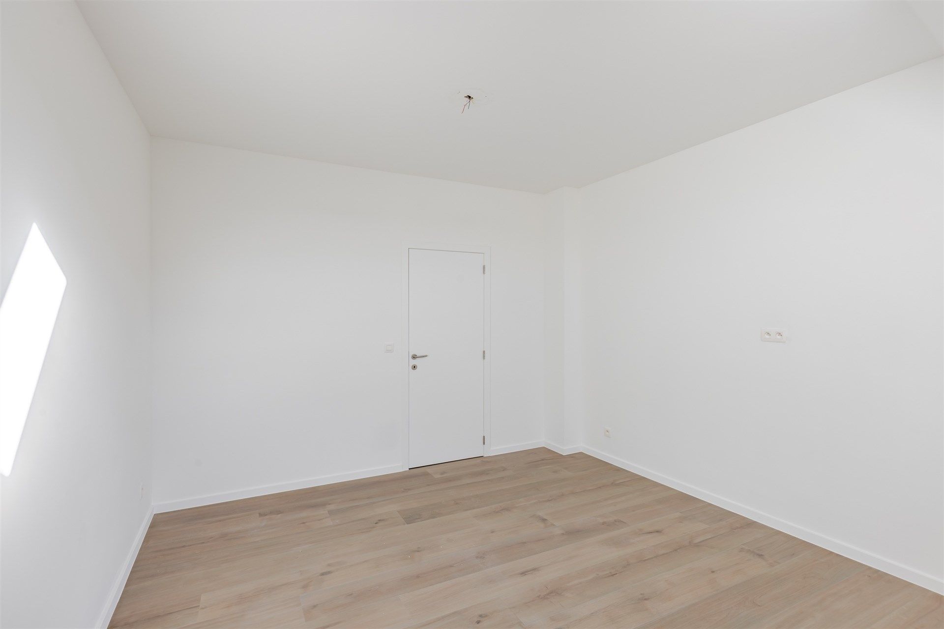 Top gerenoveerde woning met 3 slks en buitenruimte foto 10