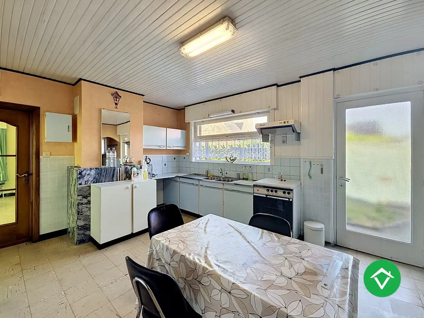 Gezinswoning met polyvalente ruimte, vijf slaapkamers en inpandige garage te Koekelare foto 4