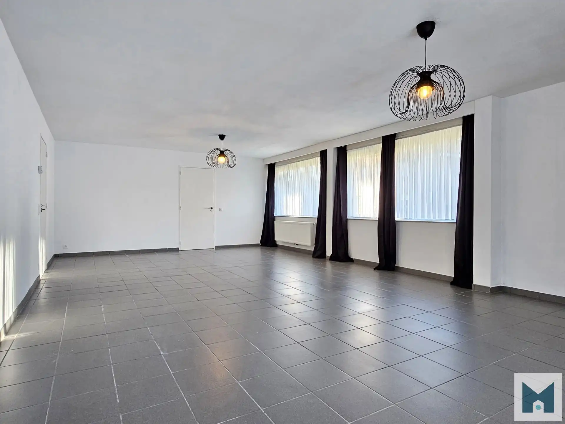 Ruim gerenoveerd app. met 3 slpks, een garage en gem. tuin! foto 4