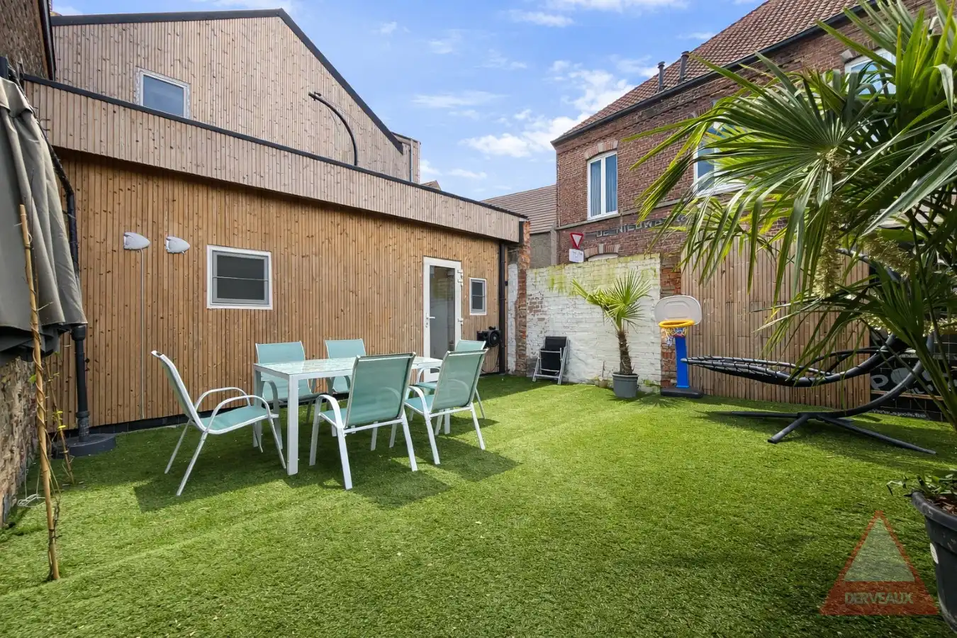 Beveren – Volledig gerenoveerde & instapklare woning met 4 slaapkamers & garage foto {{pictureIndex}}